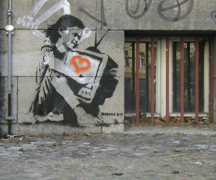 20091118we-banksy-girl-television-tv-love