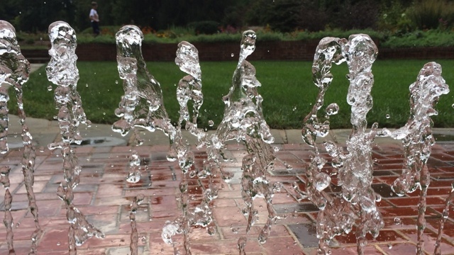 20131021mo-saint-louis-missouri-botanic-center-fountain-iphone5s-photo-640x360