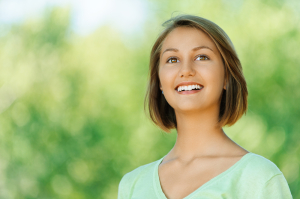 20141014tu-looking-upward-woman-shutterstock_125349863